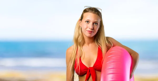 Blonde Vrouw Zomer Vakantie Het Strand — Stockfoto