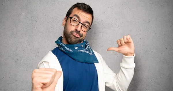 Schöner Mann Mit Brille Stolz Und Selbstzufrieden Der Liebe Selbst — Stockfoto