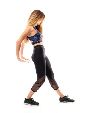 İzole beyaz arka plan üzerinde balerin dans