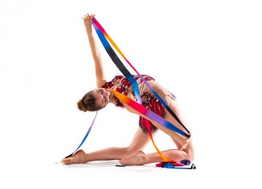 Kurdele ile ritmik jimnastik yaparken kız