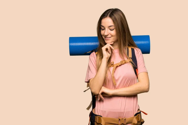 Young Backpacker Woman Looking Hand Chin Isolated Yellow Background — Stock Photo, Image