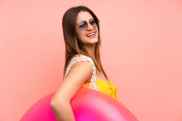 Jonge Vrouw Bikini Zomervakantie Lachen — Stockfoto