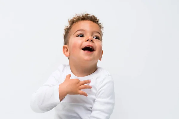 Zole Beyaz Arka Plan Üzerinde Mutlu Çocuk — Stok fotoğraf