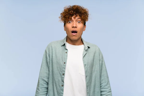 Jovem Homem Afro Americano Sobre Parede Azul Isolada Com Expressão — Fotografia de Stock