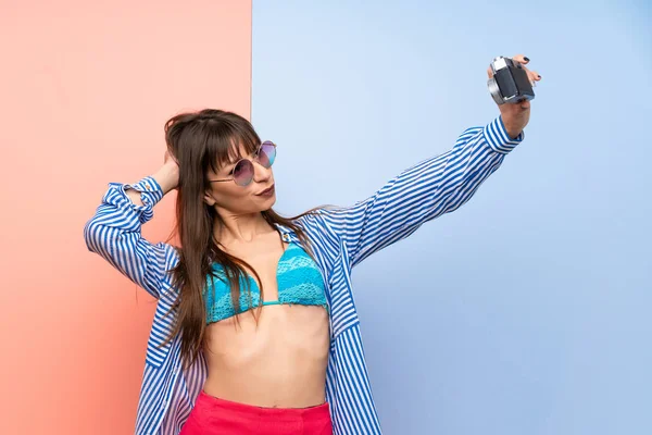 Young Woman Bikini Holding Camera — Stock Photo, Image