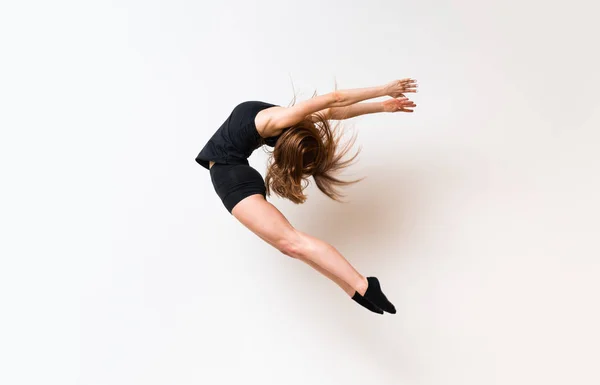 Joven Bailarina Sobre Pared Blanca Aislada —  Fotos de Stock