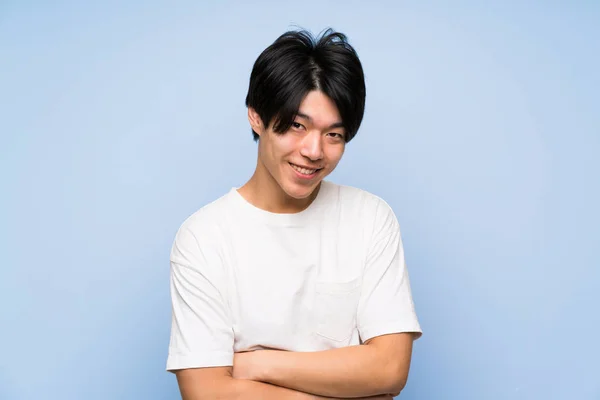 Asiatisk Man Isolerad Blå Bakgrund Skrattar — Stockfoto