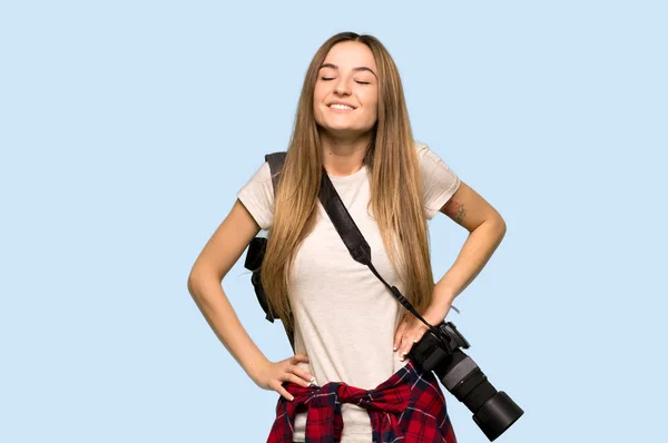Genç Fotoğrafçı Kadın Mutlu Gülümsüyor — Stok fotoğraf