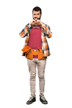 Esnaf adam izole beyaz arka plan üzerinde sessizlik jest bir işaret gösteren