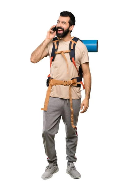 Uomo Escursionista Mantenere Una Conversazione Con Telefono Cellulare Sfondo Bianco — Foto Stock