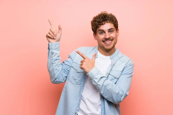 Blonde Man Pink Wall Pointing Index Finger Looking — Stock Photo, Image