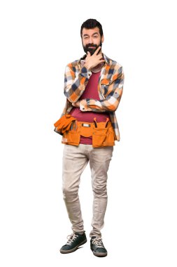 Esnaf adam izole beyaz arka plan üzerinde düşünme