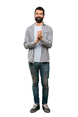 Sakal bir konferansta sunum sonrası izole beyaz arka plan üzerinde alkış ile yakışıklı adam