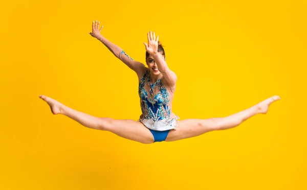 Chica Haciendo Gimnasia Rítmica Saltando —  Fotos de Stock