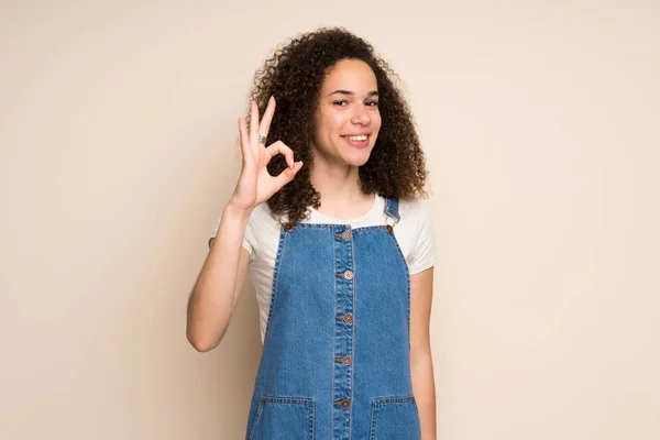 Dominican Woman Overalls Showing Sign Fingers — Stock Photo, Image