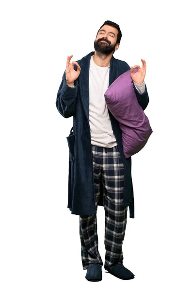 Man Med Skägg Pyjamas Zen Pose Över Isolerad Vit Bakgrund — Stockfoto