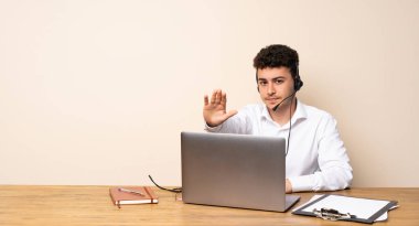 Telemarketer adam stop jest yapma