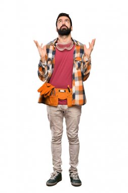 Esnaf adam izole beyaz arka plan üzerinde kötü bir durum tarafından hayal kırıklığına