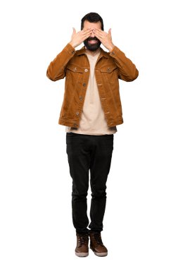 Göz bebekleri kapsayan sakallı yakışıklı adam izole beyaz arka plan üzerinde eller