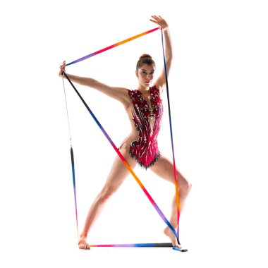 Kurdele ile ritmik jimnastik yaparken kız