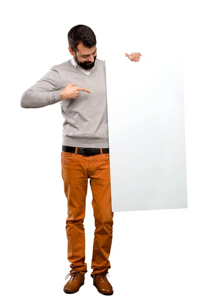 Bonito Homem Com Barba Segurando Cartaz Vazio Sobre Fundo Branco — Fotografia de Stock