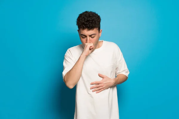 Young Man Blue Background Suffering Cough Feeling Bad — Stock Photo, Image