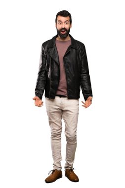 İzole beyaz arka plan üzerinde sürpriz yüz ifadesi ile sakallı yakışıklı adam