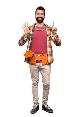 Esnaf adam izole beyaz arka plan üzerinde parmakları ile altı sayma