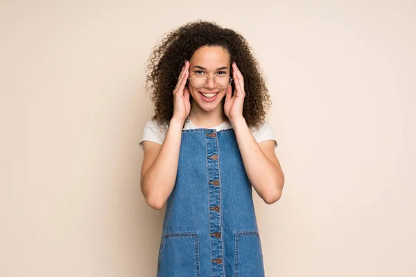 Dominican Woman Overalls Glasses Surprised — Stock Photo, Image