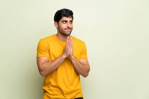 Young Man Pink Wall Scheming Something — Stock Photo, Image