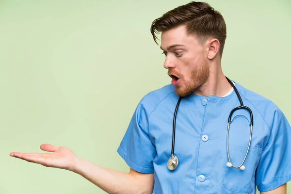 Surgeon Doctor Man Holding Copyspace Imaginary Palm — Stock Photo, Image