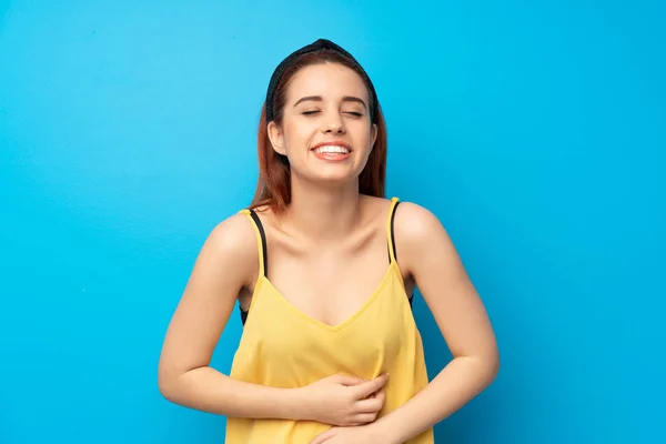 Young Redhead Woman Blue Background Smiling Lot — Stock Photo, Image