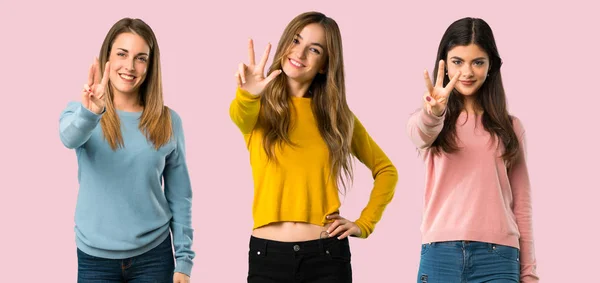 Grupp Människor Med Färgglada Kläder Lycklig Och Räkna Tre Med — Stockfoto