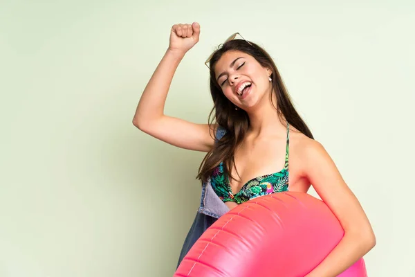 Adolescente Chica Vacaciones Verano Celebrando Una Victoria — Foto de Stock