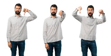 Sakallı yakışıklı adamın kolajı olumsuz ifade ile başparmak aşağı işareti gösteren