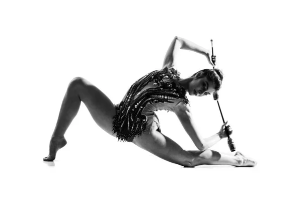 Κορίτσι Κάνει Ρυθμική Γυμναστική Εθιμοτυπικά Μπαστούνια — Φωτογραφία Αρχείου