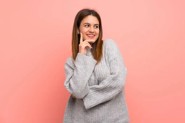 Young Woman Pink Wall Thinking Idea While Looking — Stock Photo, Image