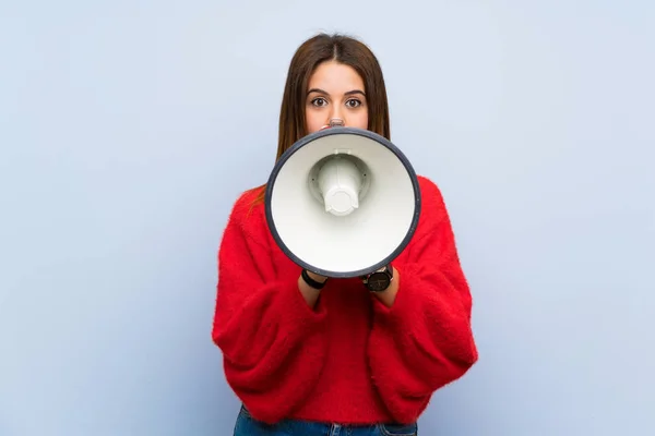 Young Woman Isolated Blue Wall Shouting Megaphone — Stock Photo, Image