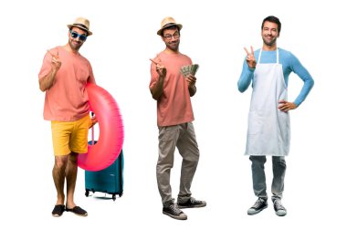 Faturaları ile adam Grubu, şef ve Man yaz tatilinde mutlu ve parmakları ile iki sayma