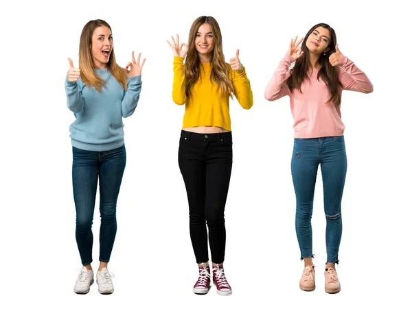 Een Volledige Schot Van Een Groep Mensen Met Kleurrijke Kleren — Stockfoto