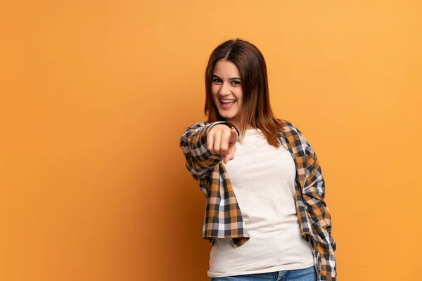 Young Woman Brown Wall Points Finger You Confident Expression — ストック写真