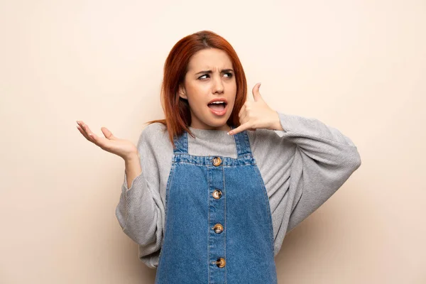 Young Redhead Woman Isolated Background Making Phone Gesture Doubting — Stock Photo, Image