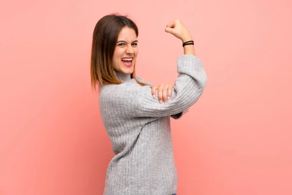 Young Woman Pink Wall Doing Strong Gesture — Stock Photo, Image