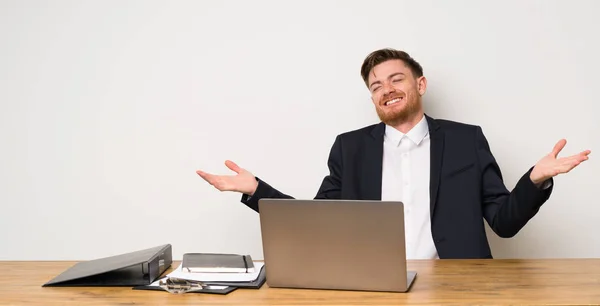 Empresário Escritório Sorrindo — Fotografia de Stock