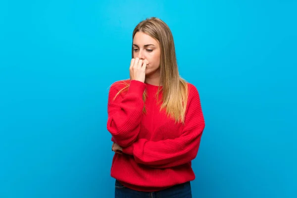 Woman Red Sweater Blue Wall Having Doubts — Stock Photo, Image
