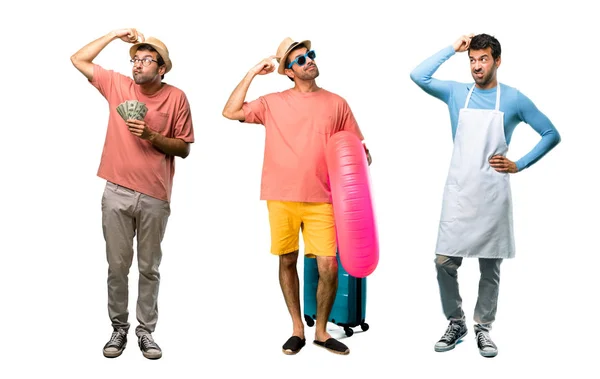 Gruppo di uomini con fatture, chef e uomo con cappello e occhiali da sole — Foto Stock