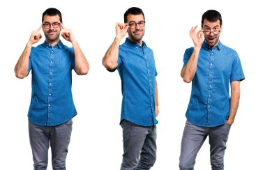 Mavi gömlek ve gözlük ile Yakışıklı adam seti