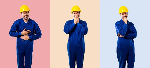 Conjunto Obrero Joven Con Casco Sonriendo Mucho Sobre Fondo Colorido — Foto de Stock