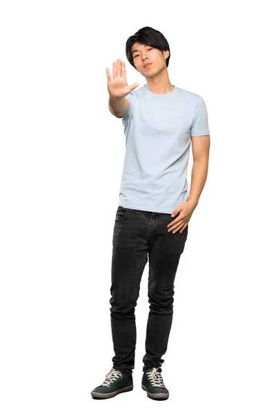 Plano Completo Hombre Asiático Con Camisa Azul Haciendo Gesto Stop — Foto de Stock