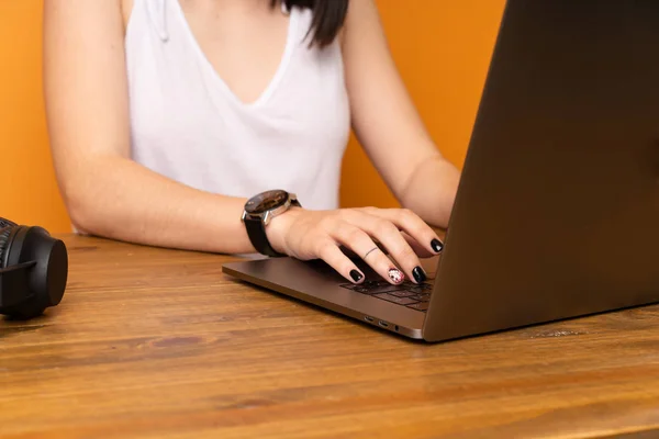 Business woman in a office — Stock Photo, Image